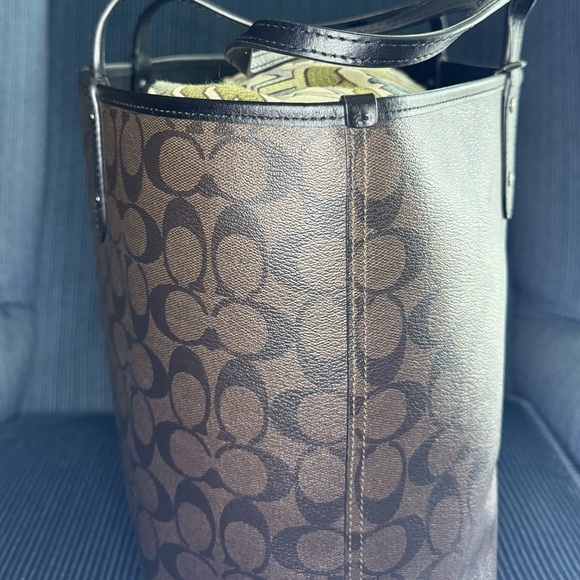 LMTD edition Coach Stegosaurs reversible tote - Picture 3 of 8